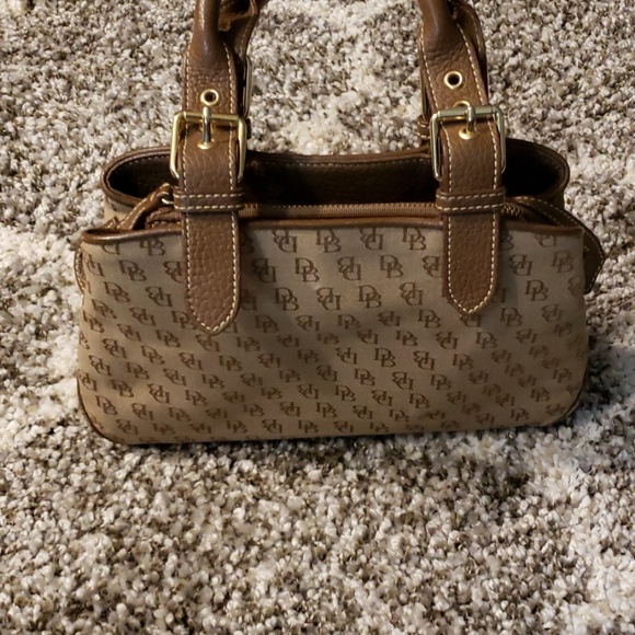 Dooney & Bourke Handbags - Dooney & Bourke handbag great size